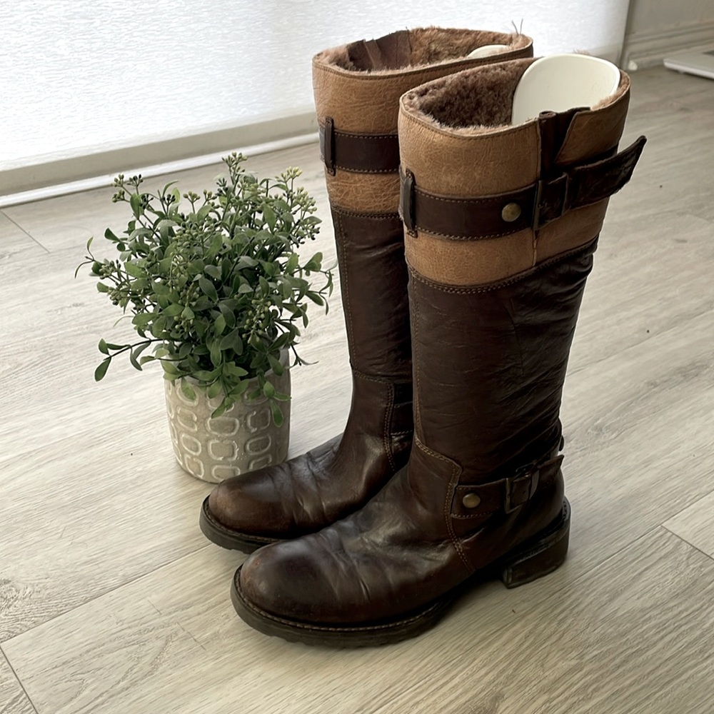 Leather boots in brown